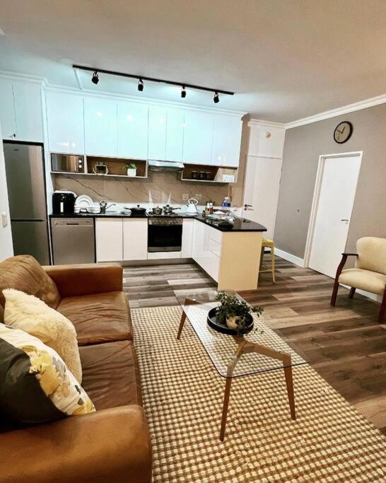 Modern, Trendy And Comfortable 2 Bedroom Apartment In เคปทาวน์ ภายนอก รูปภาพ