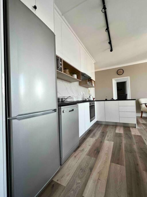 Modern, Trendy And Comfortable 2 Bedroom Apartment In เคปทาวน์ ภายนอก รูปภาพ