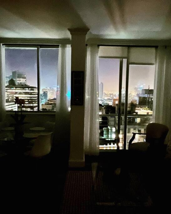 Modern, Trendy And Comfortable 2 Bedroom Apartment In เคปทาวน์ ภายนอก รูปภาพ