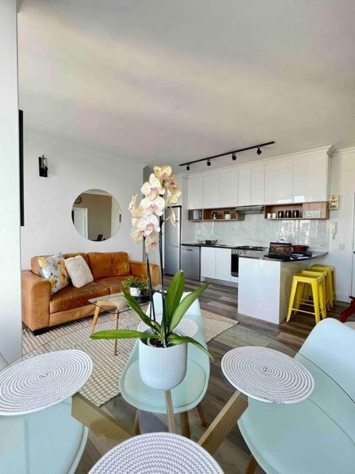 Modern, Trendy And Comfortable 2 Bedroom Apartment In เคปทาวน์ ภายนอก รูปภาพ