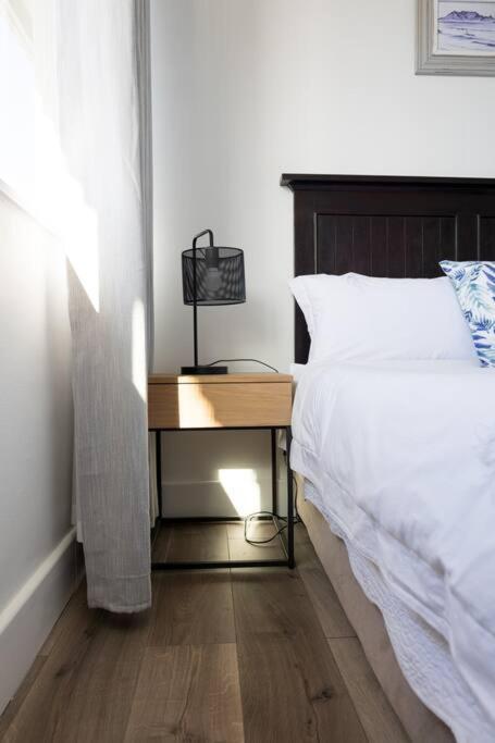 Modern, Trendy And Comfortable 2 Bedroom Apartment In เคปทาวน์ ภายนอก รูปภาพ