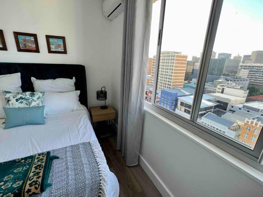 Modern, Trendy And Comfortable 2 Bedroom Apartment In เคปทาวน์ ภายนอก รูปภาพ