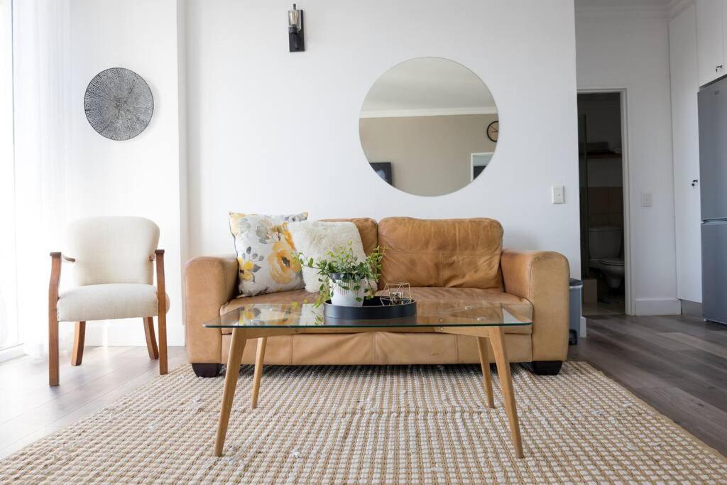 Modern, Trendy And Comfortable 2 Bedroom Apartment In เคปทาวน์ ภายนอก รูปภาพ