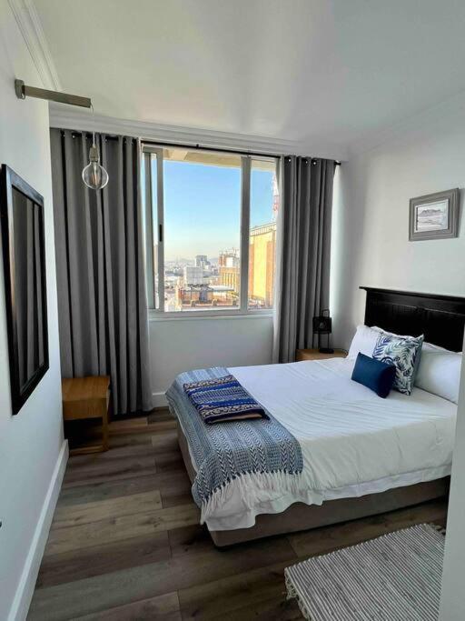 Modern, Trendy And Comfortable 2 Bedroom Apartment In เคปทาวน์ ภายนอก รูปภาพ