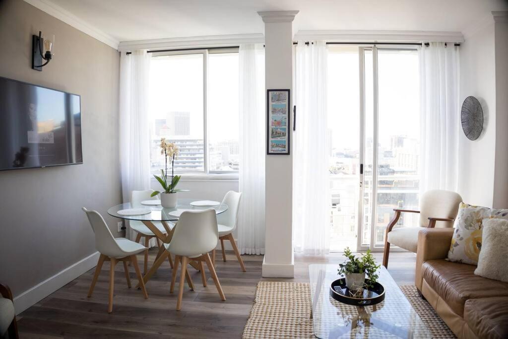 Modern, Trendy And Comfortable 2 Bedroom Apartment In เคปทาวน์ ภายนอก รูปภาพ