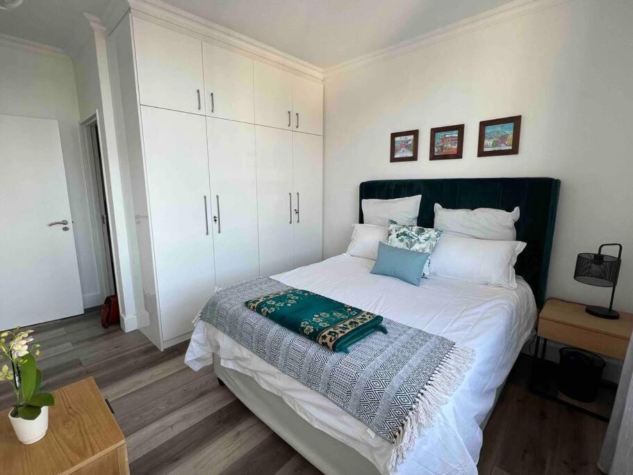 Modern, Trendy And Comfortable 2 Bedroom Apartment In เคปทาวน์ ภายนอก รูปภาพ