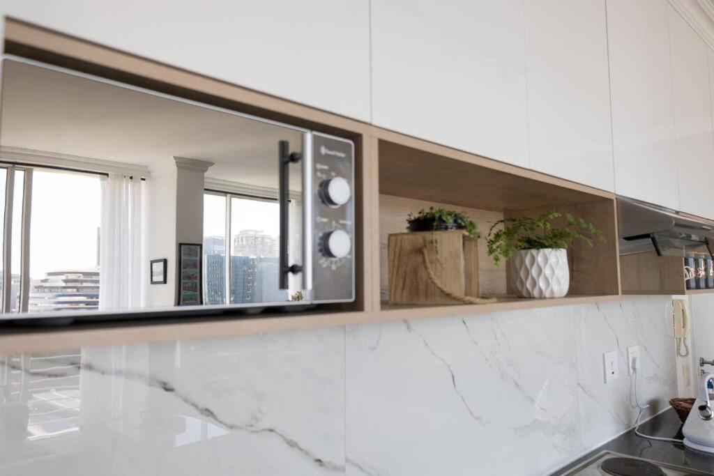 Modern, Trendy And Comfortable 2 Bedroom Apartment In เคปทาวน์ ภายนอก รูปภาพ