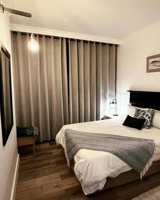 Modern, Trendy And Comfortable 2 Bedroom Apartment In เคปทาวน์ ภายนอก รูปภาพ