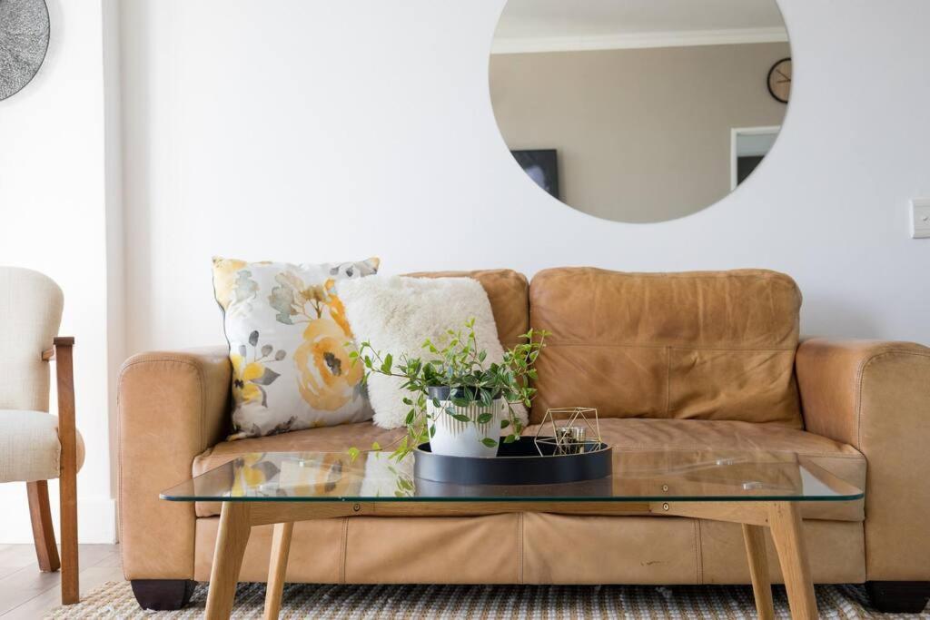 Modern, Trendy And Comfortable 2 Bedroom Apartment In เคปทาวน์ ภายนอก รูปภาพ