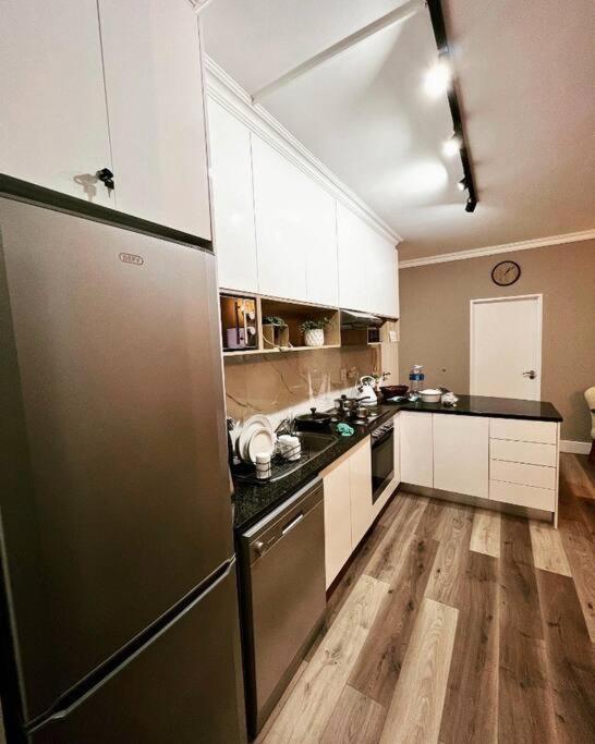 Modern, Trendy And Comfortable 2 Bedroom Apartment In เคปทาวน์ ภายนอก รูปภาพ